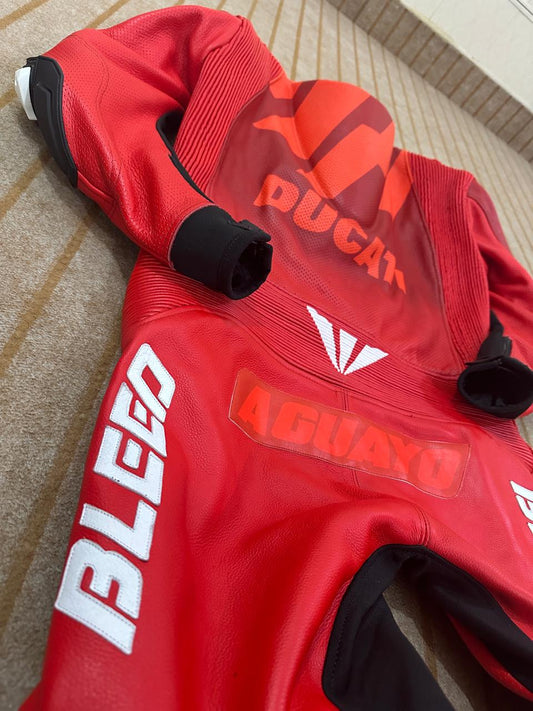 Custom Motorcycle Racing Suit vs Off-the-Rack: Which Should You Choose?